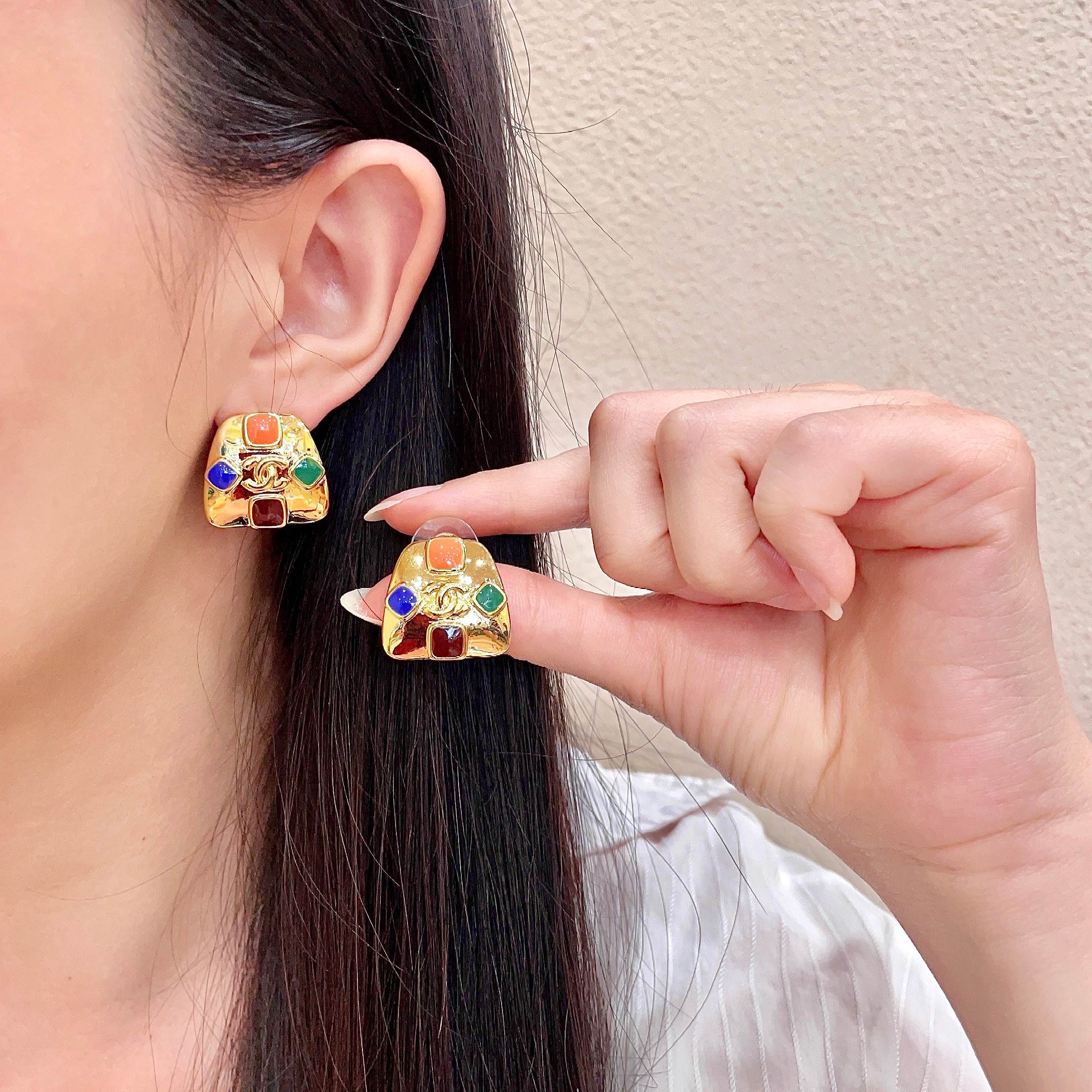 CC Clip-On Earrings Gold Gripoix Glass 659645