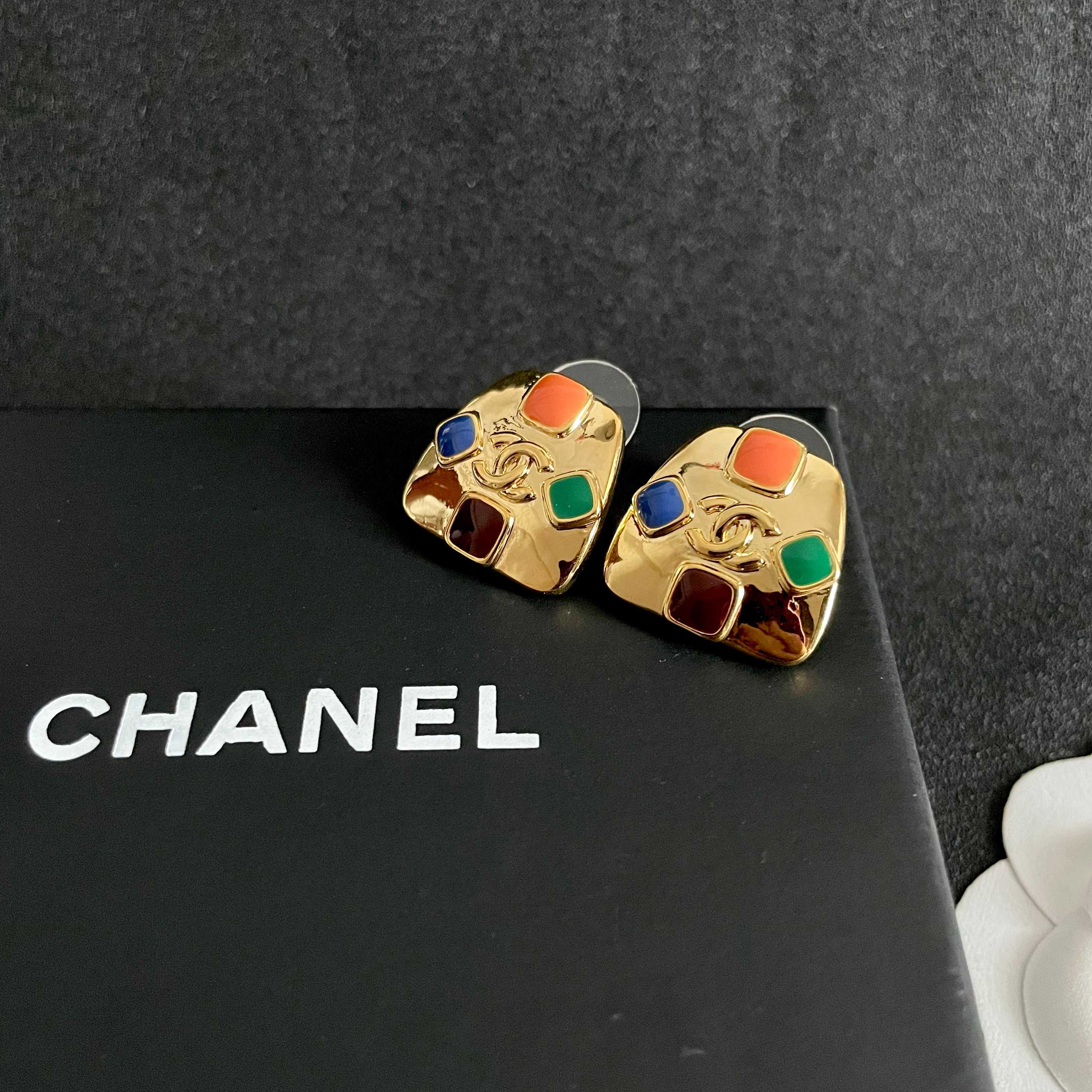 CC Clip-On Earrings Gold Gripoix Glass 659645