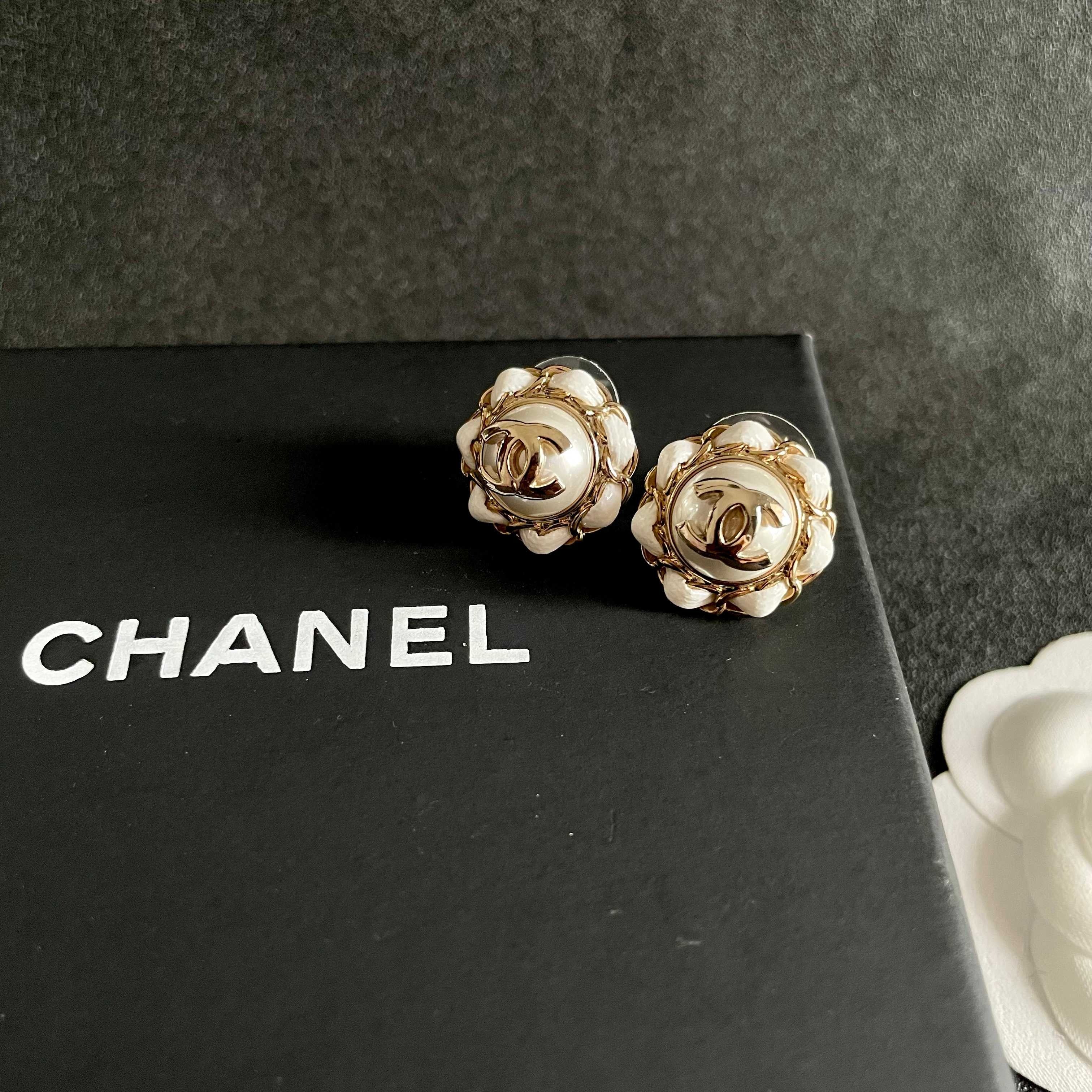 CC Pendant Double C White Pearl Gold Earrings 558642