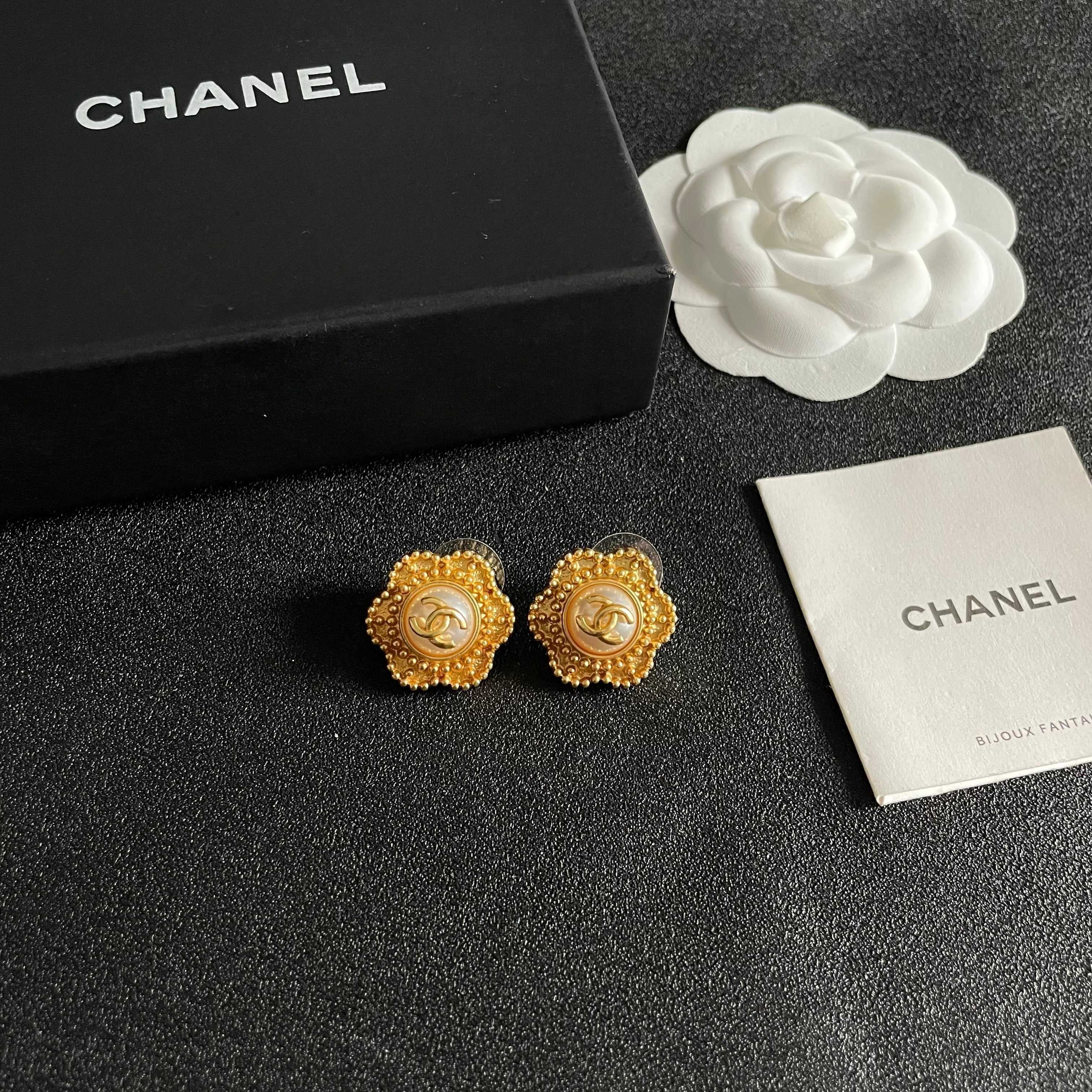 CC Flower Double C Mop Gold Earrings