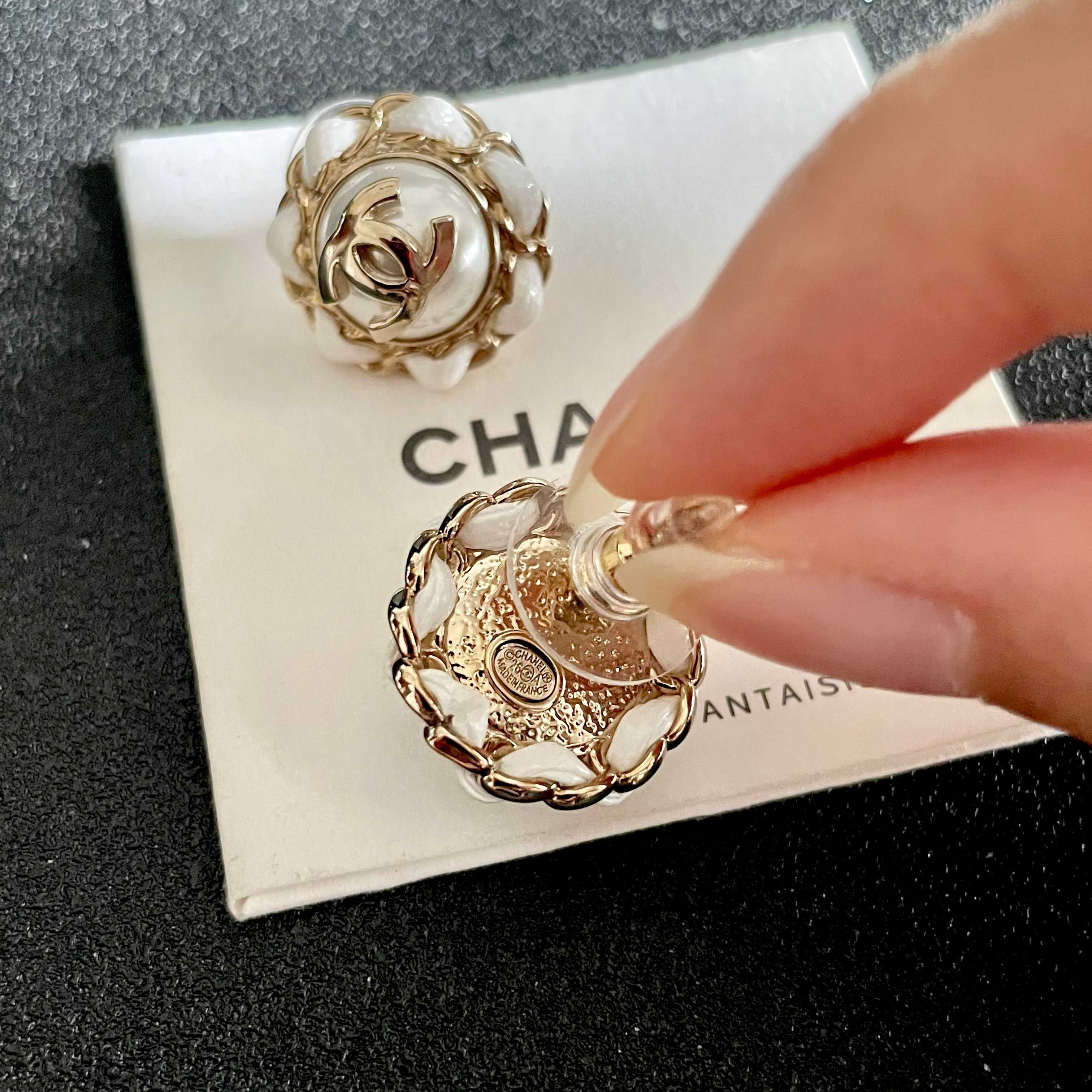 CC Pendant Double C White Pearl Gold Earrings 558642