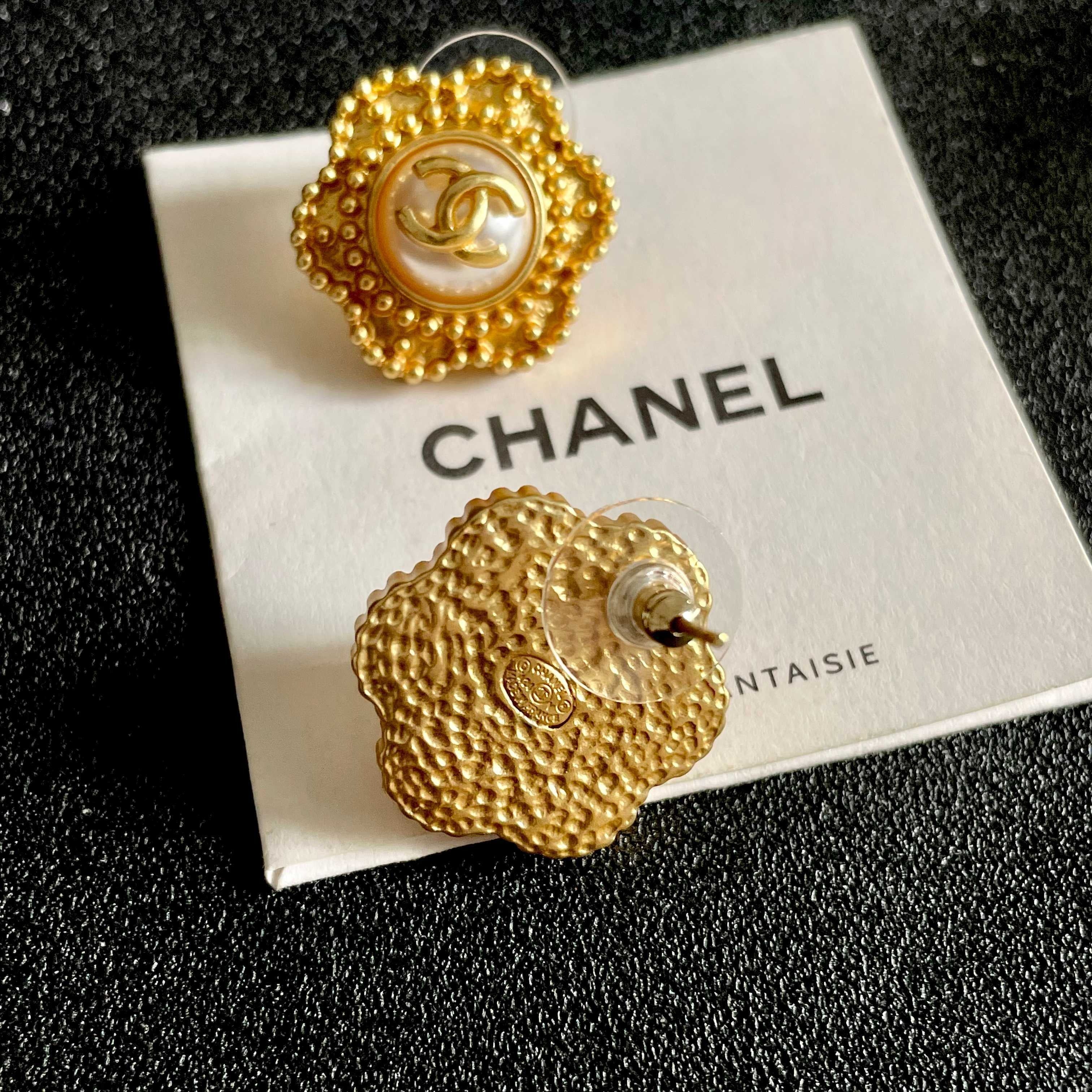 CC Flower Double C Mop Gold Earrings