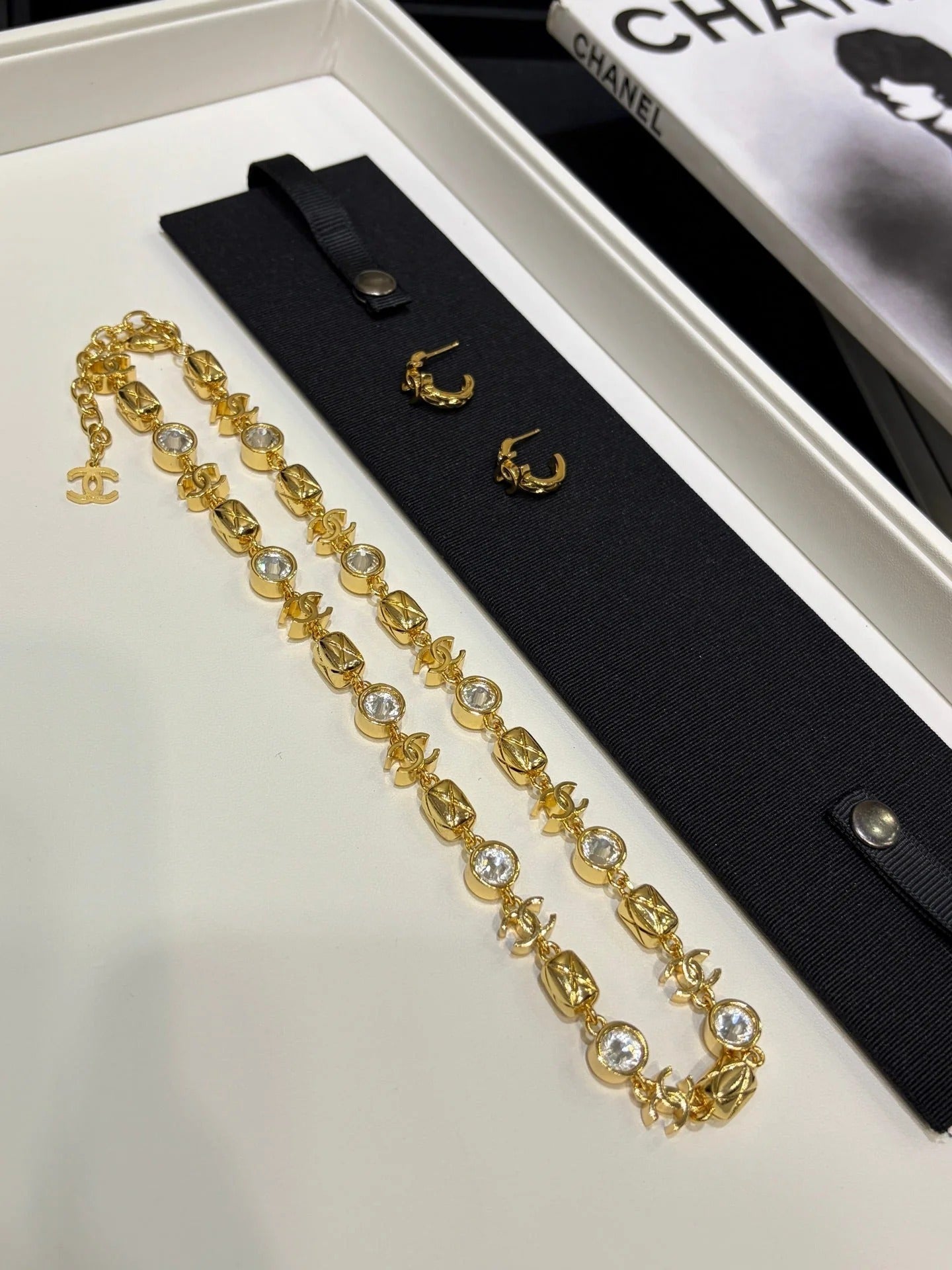 CC 2026 Gold Double C Diamond Pattern Crystal Necklace