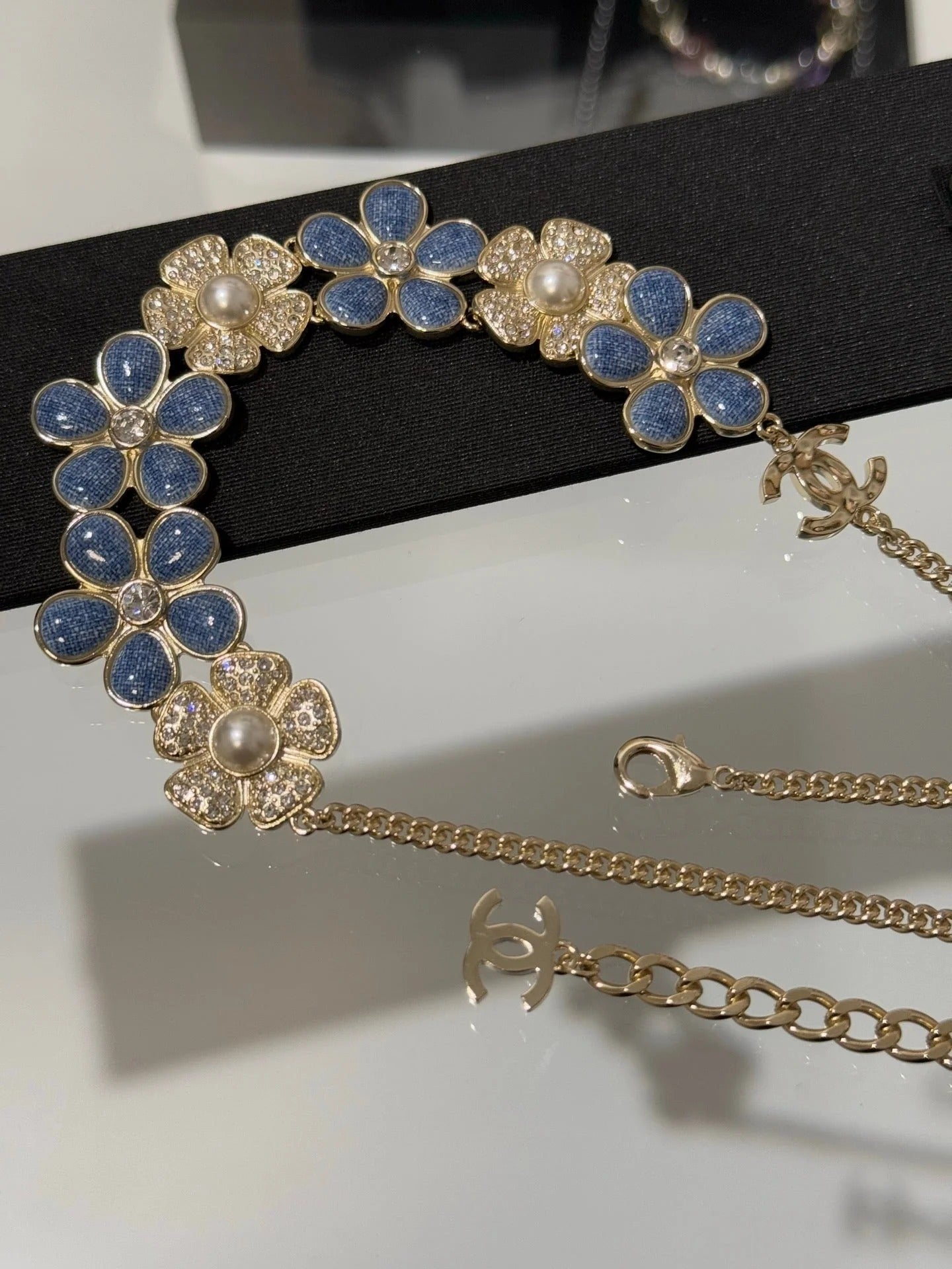 CC 2026 Denim Enamel Crystal Light Gold Double C Full Diamond Flower Pearl Necklace